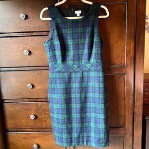 Wool plaid dress perfect for the holidays. Never worn in excellent condition.